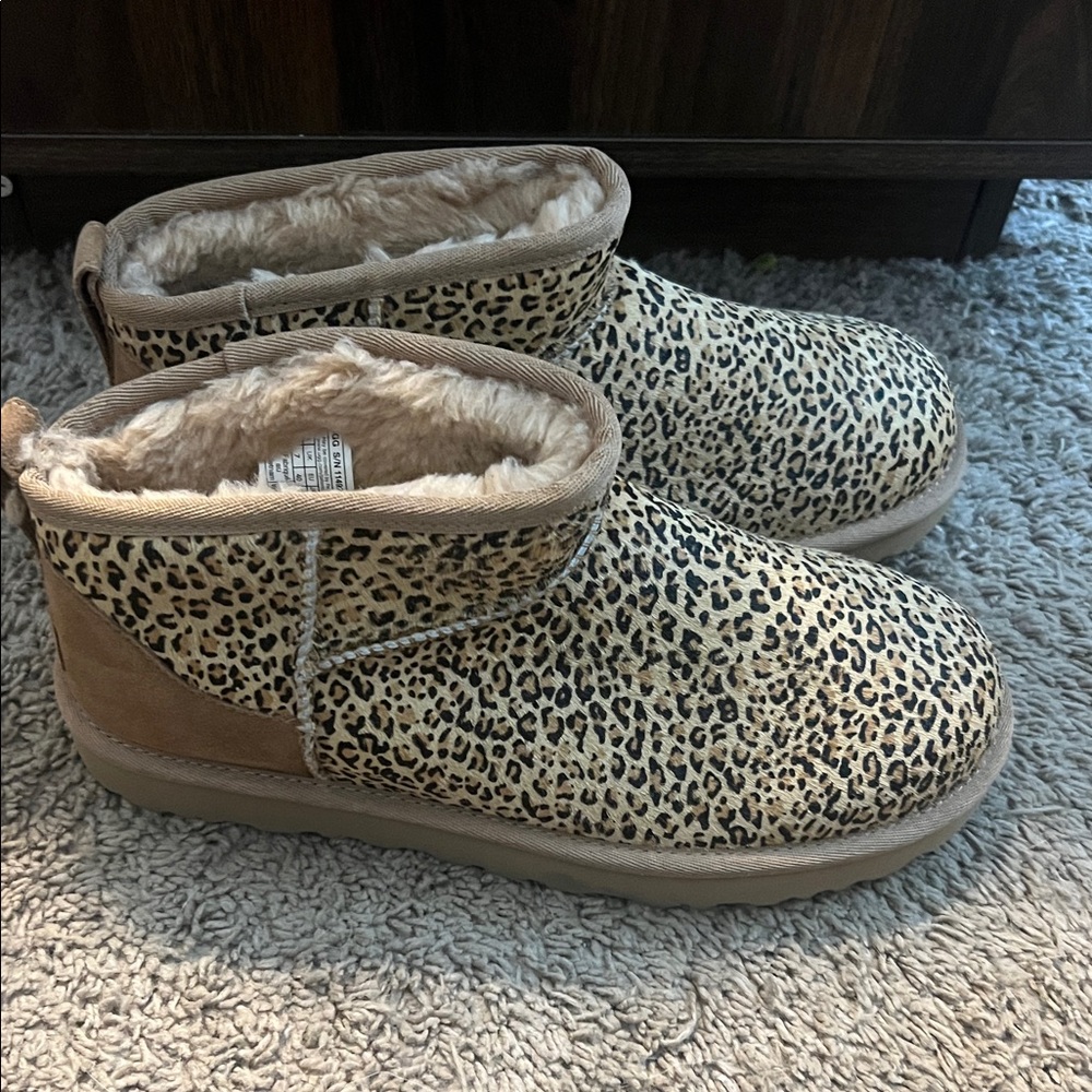 UGG Women’s size 9 Leopard Print Women's Ankle Boots